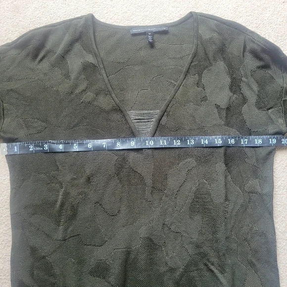 WHBM Green Camouflage Jacquard Print Tunic Sweater V-Neck Size SP - Picture 9 of 9